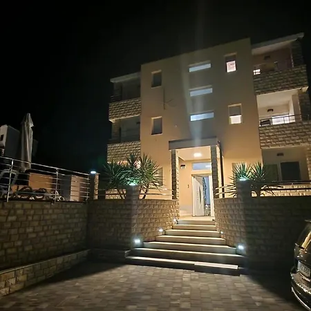 With Swimming Pool And Sea View Starigrad Paklenica